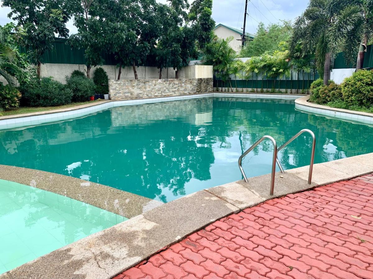 At Home Condo With Free Pool Access Manila Exterior foto